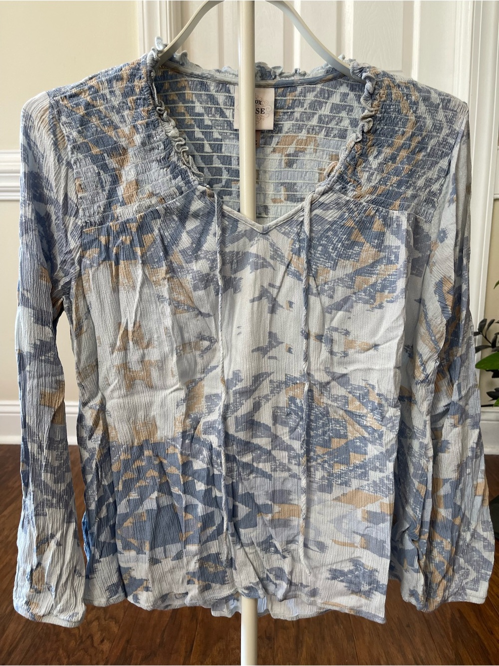 Knox Rose Boho Light Blue Tan Patterned Smocked Yoke Tie Neck Peasant Blouse Lg